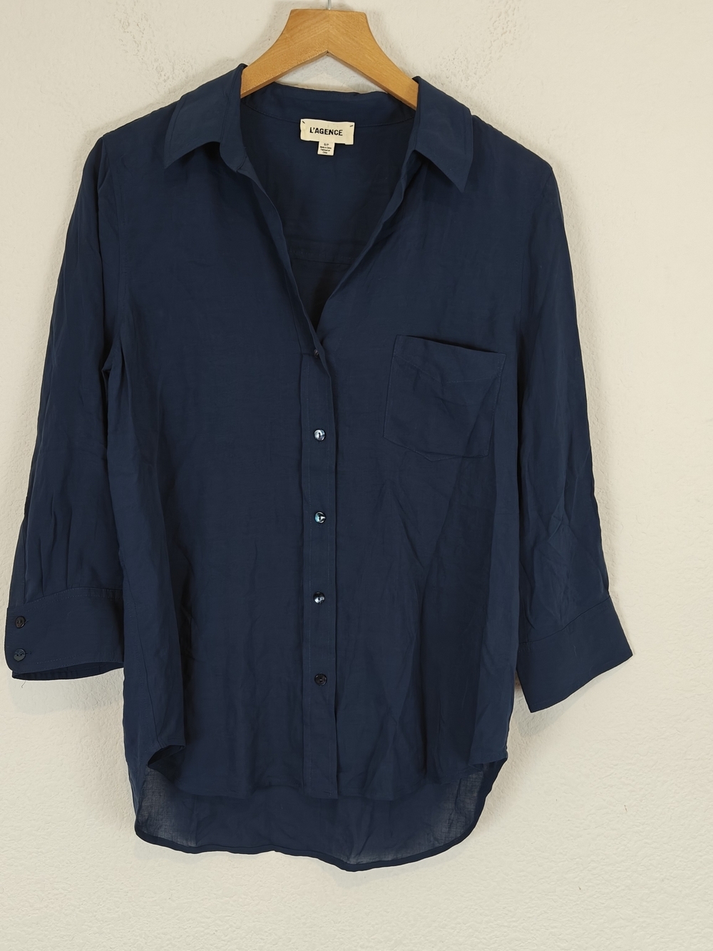 L'AGENCE Navy Blue Silk-Feel Viscose Button-Up Hi-Low Blouse Size S Collared 3/4
